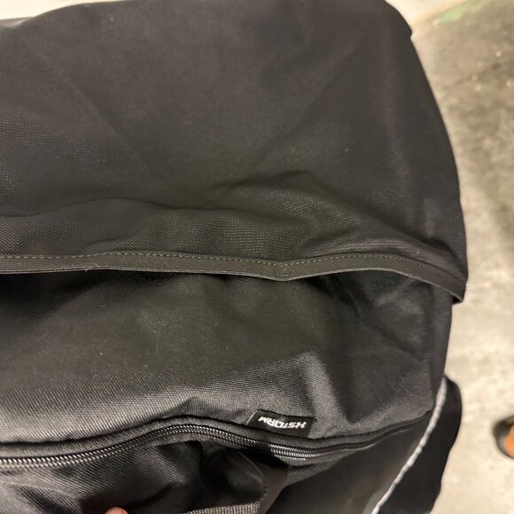 Huge Under Armour Sports Duffle Bag Has Pockets and Compartments Galore! - Picture 11 of 16